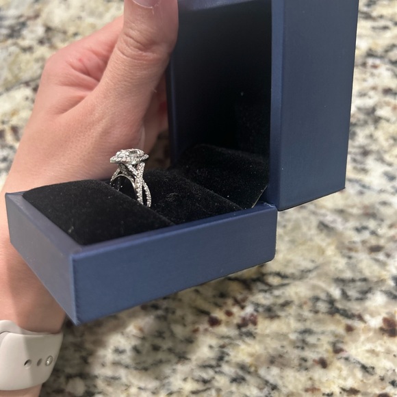 10k white gold moissanite diamond engagement ring - Picture 3 of 6